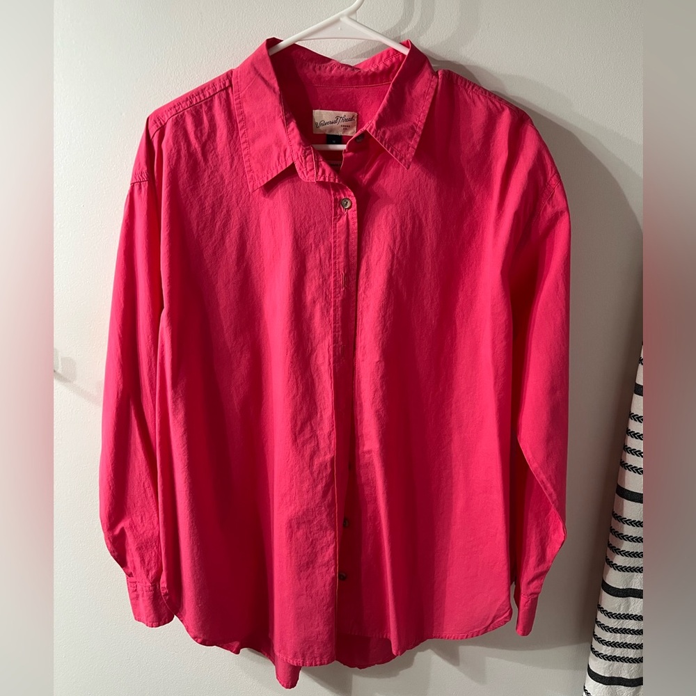 Universal Thread Women's Button-Up Shirt. Hot pink. Medium. Lightweight.